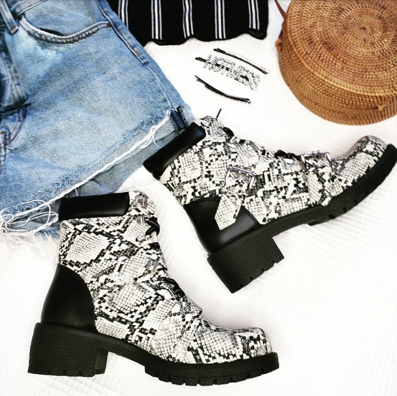Shoes - 🚨//The Madison// Snake combat boots